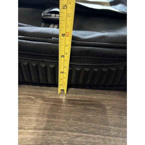 Targus 17” Blacktop Deluxe‎ Laptop Case w/ Dome Protection Softside Brief Case - Picture 9 of 9